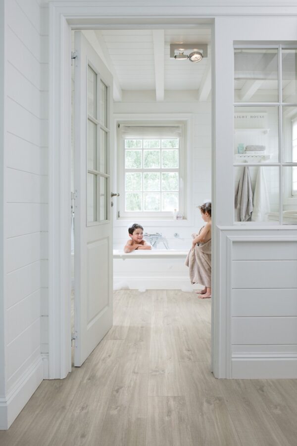 Canyon oak grey with saw cuts