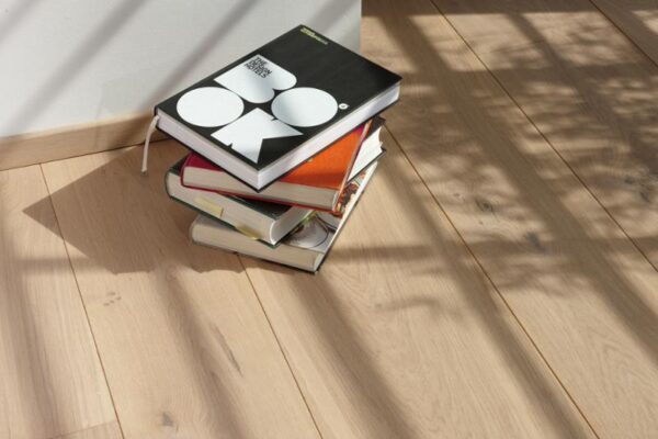 Floor: Oak White Traditional